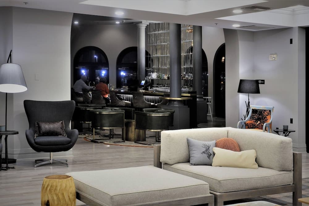 Lobby lounge
