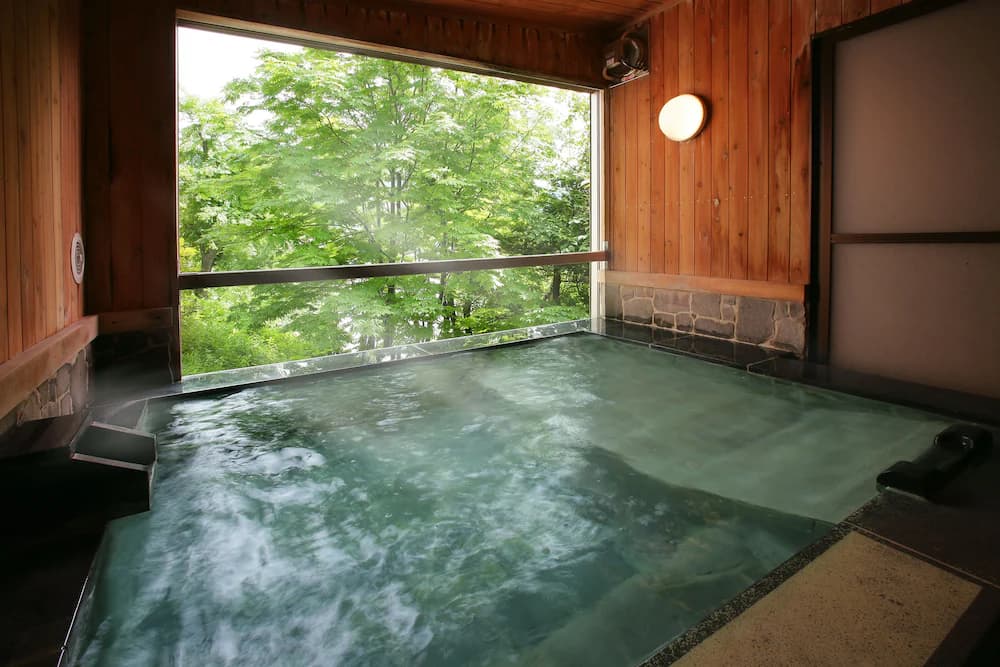 Indoor spa tub