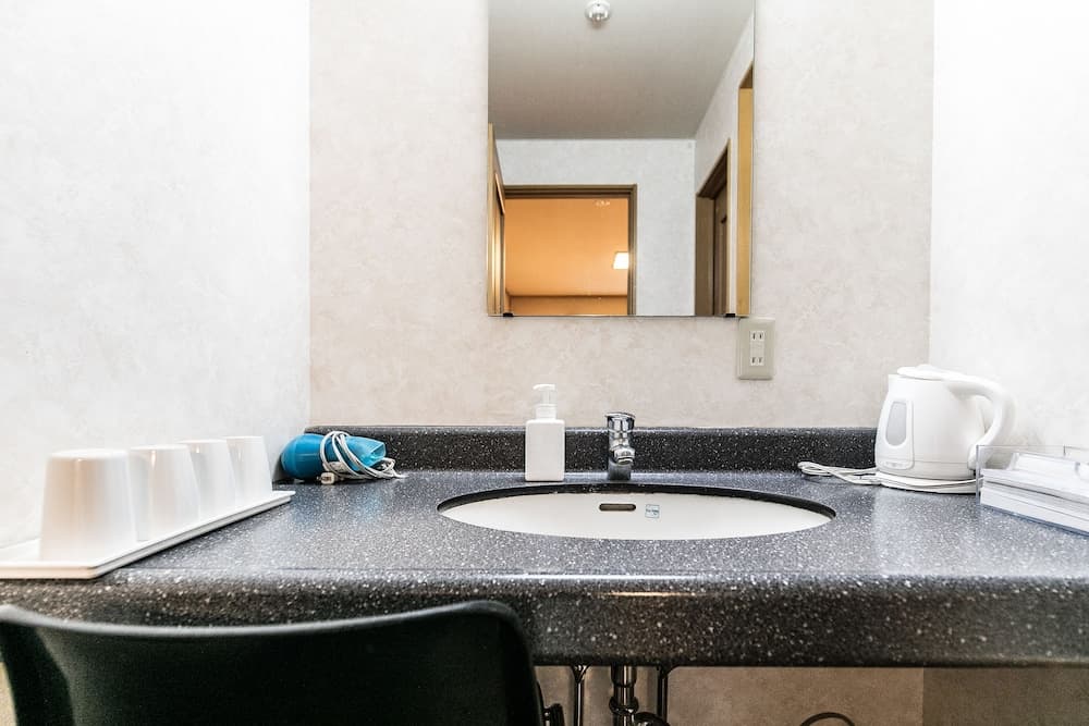 Bathroom sink