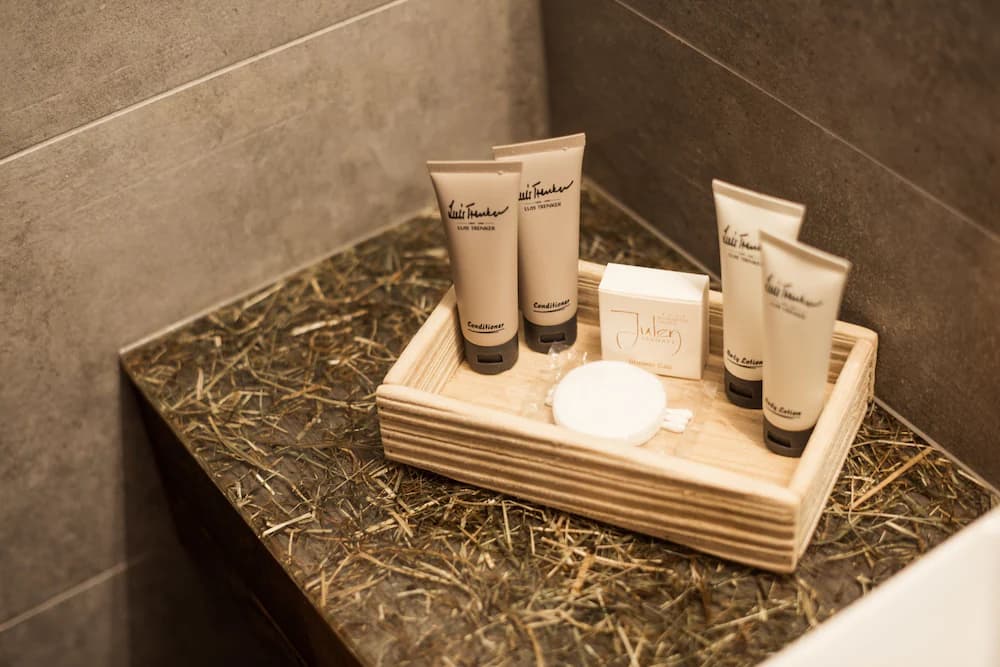 Bathroom amenities