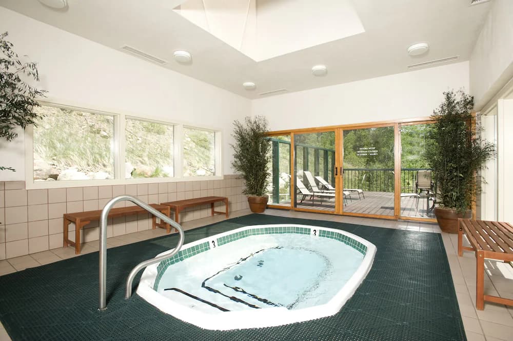 Indoor spa tub