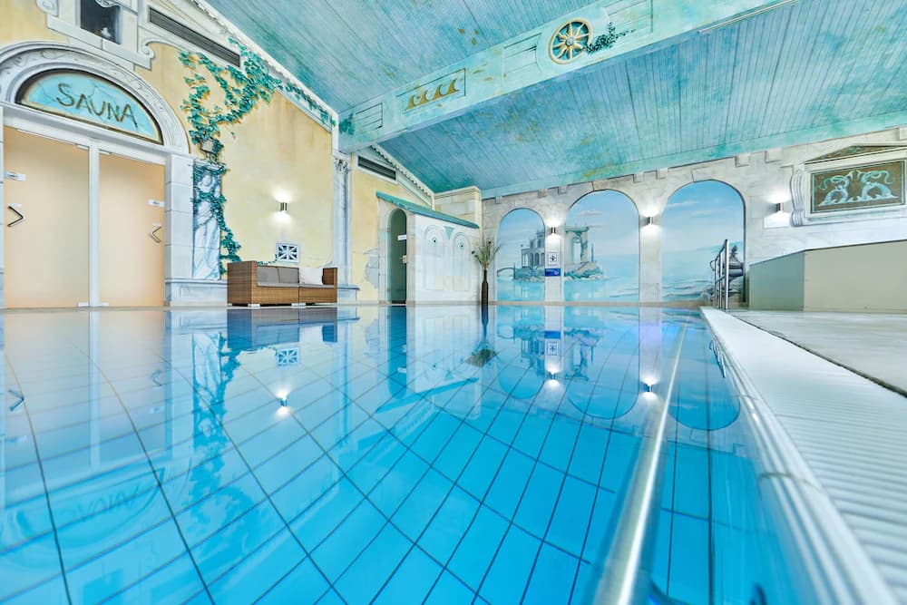 Exercise/lap pool