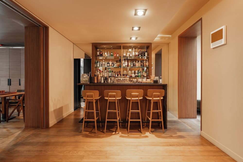 Lobby lounge