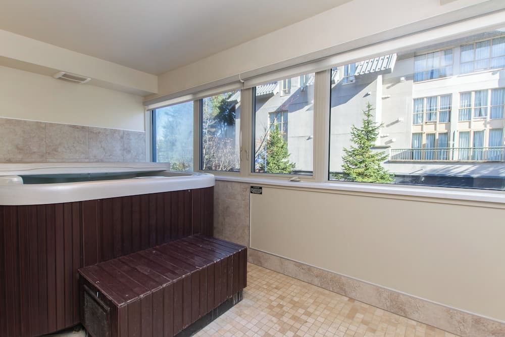 Private spa tub