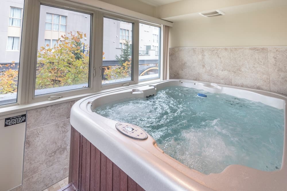 Private spa tub