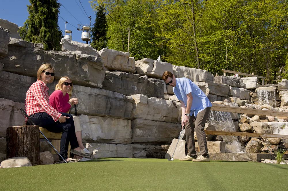 Mini-golf