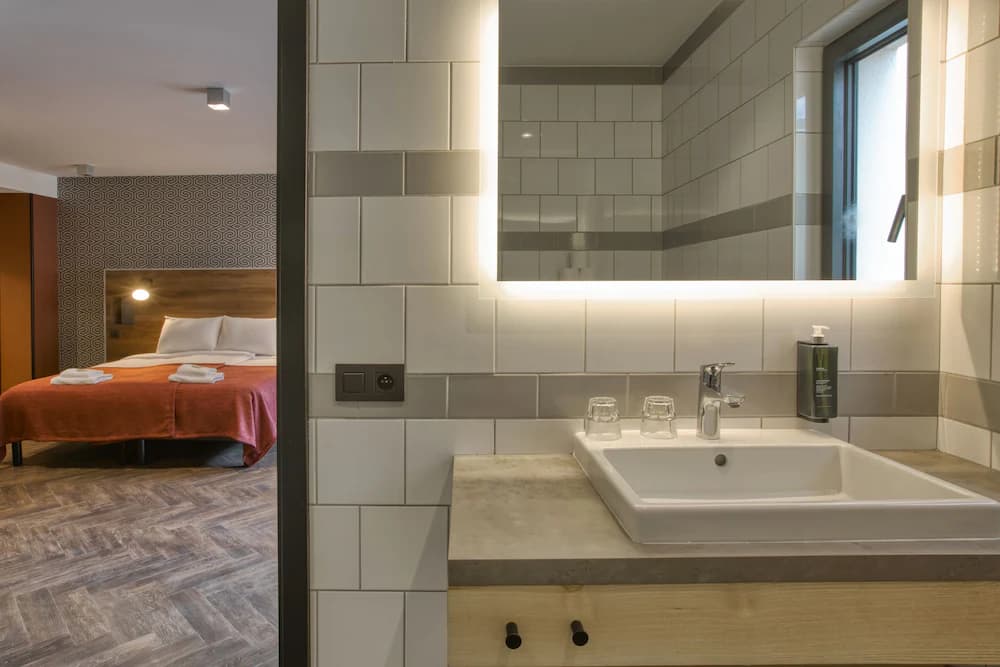 Bathroom sink