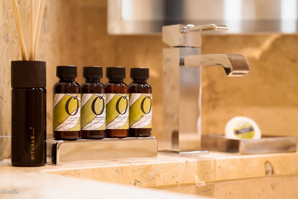 Bathroom amenities