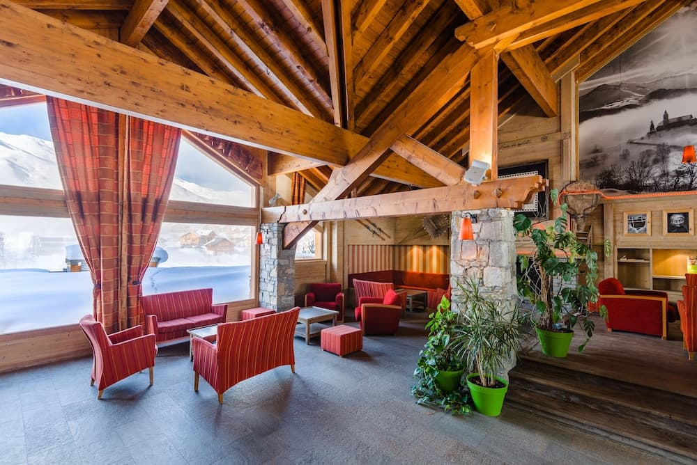 Lobby lounge