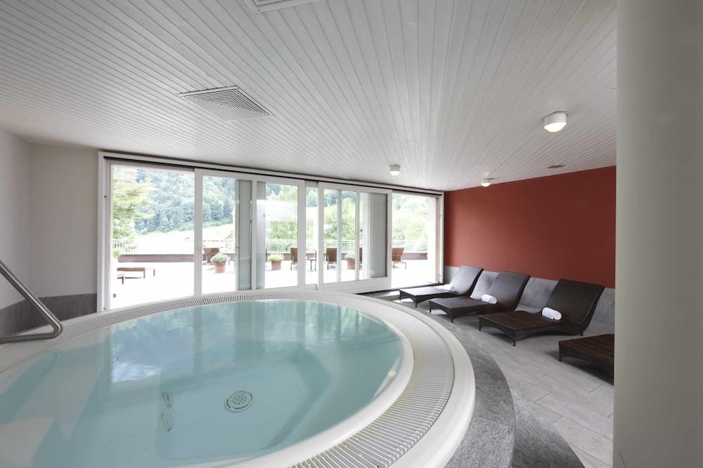 Indoor spa tub