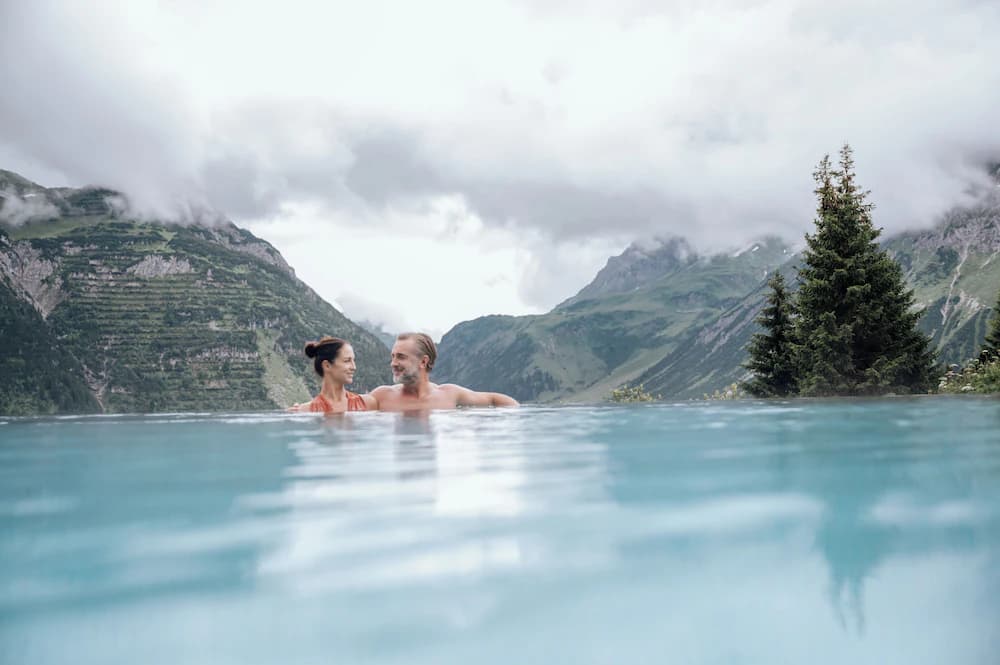 Infinity pool