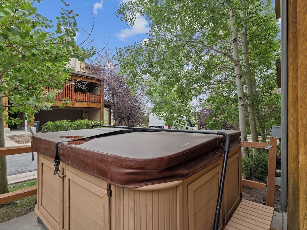 Private spa tub