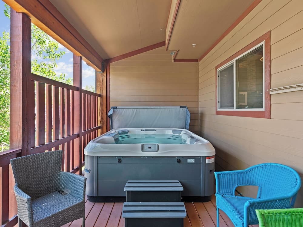 Private spa tub