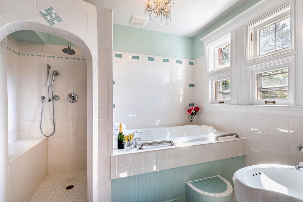 Jetted tub