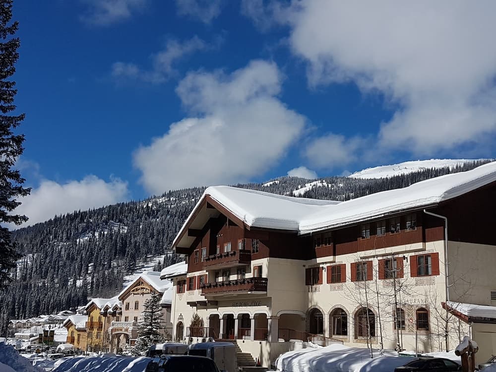 Snow and ski sports