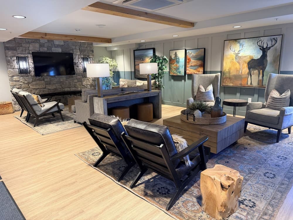 Lobby lounge