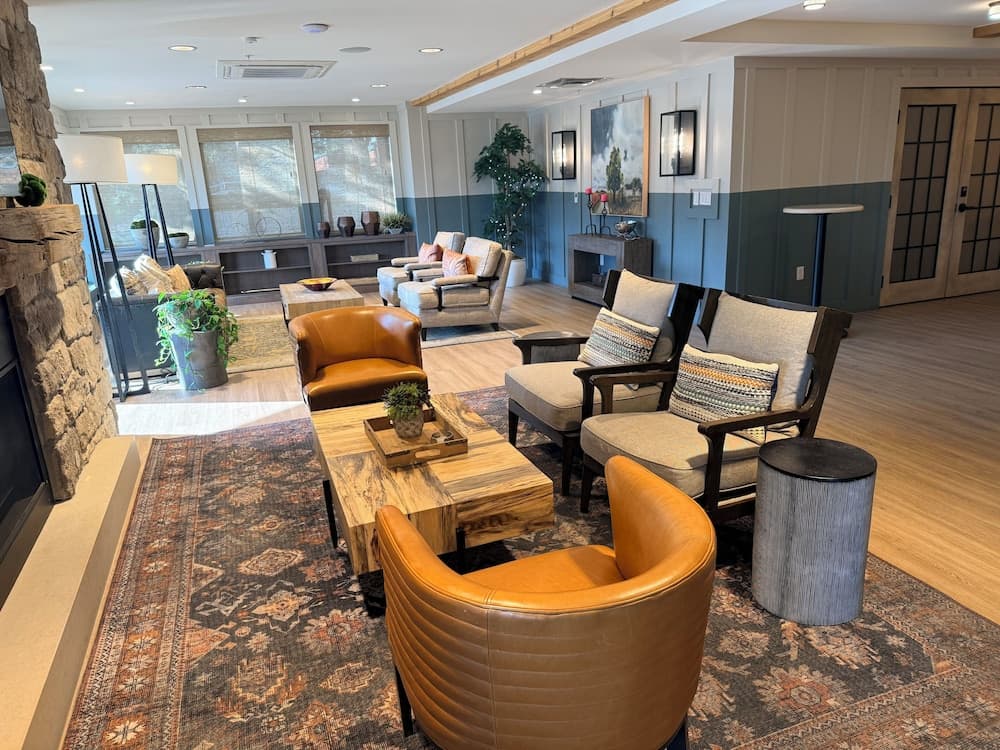 Lobby lounge