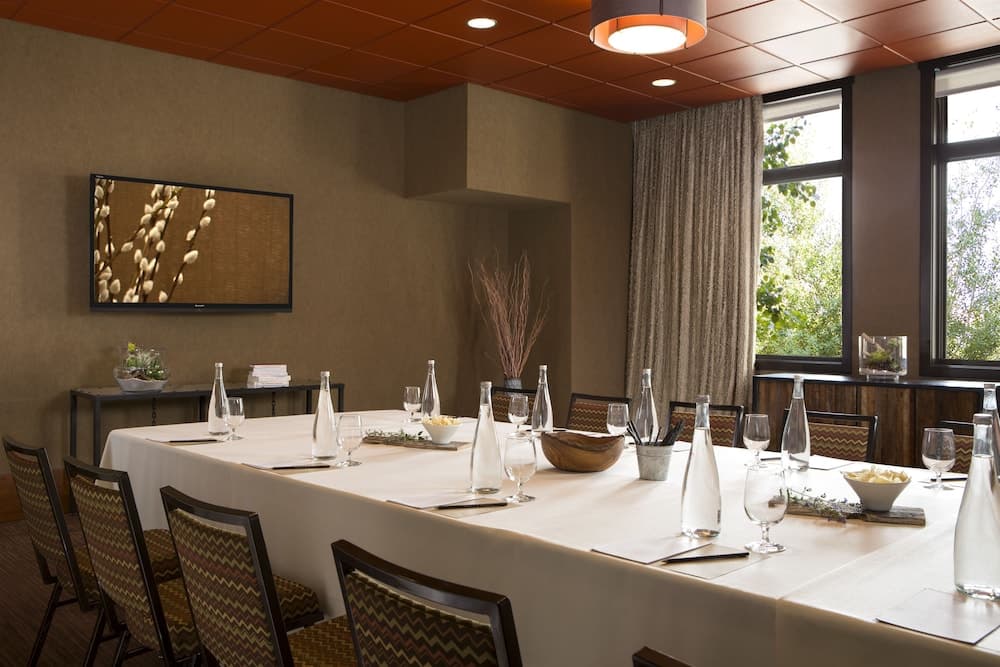 Meeting facility