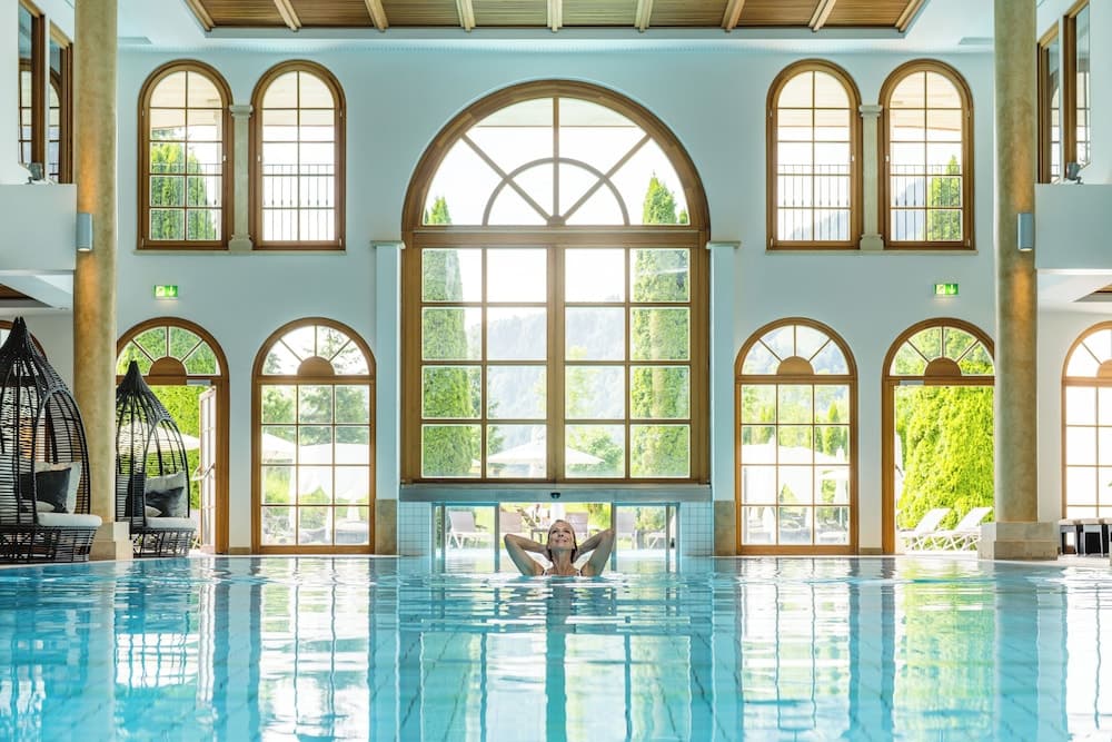 Indoor/outdoor pool