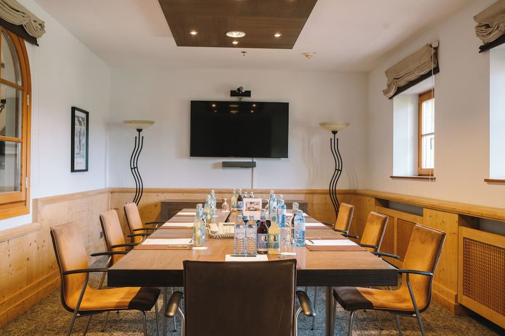 Meeting facility