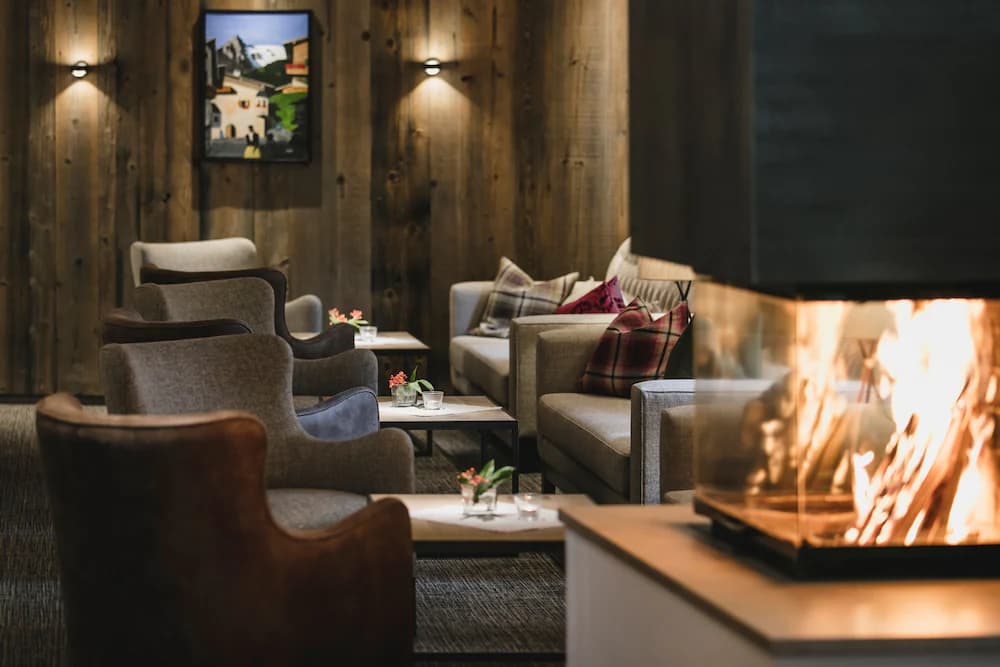 Lobby lounge