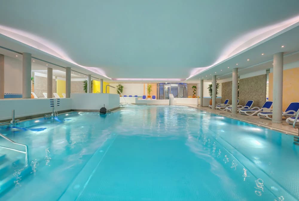 Pool waterfall