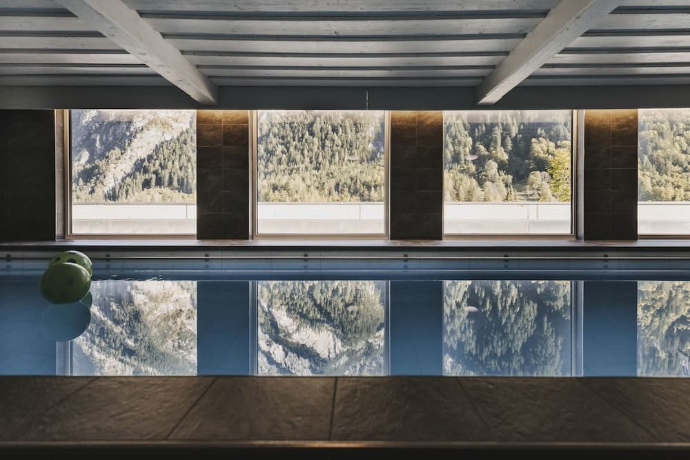 Exercise/lap pool