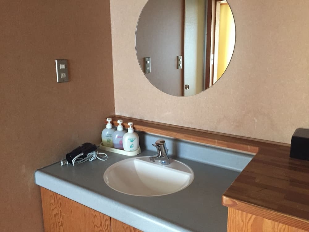Bathroom sink