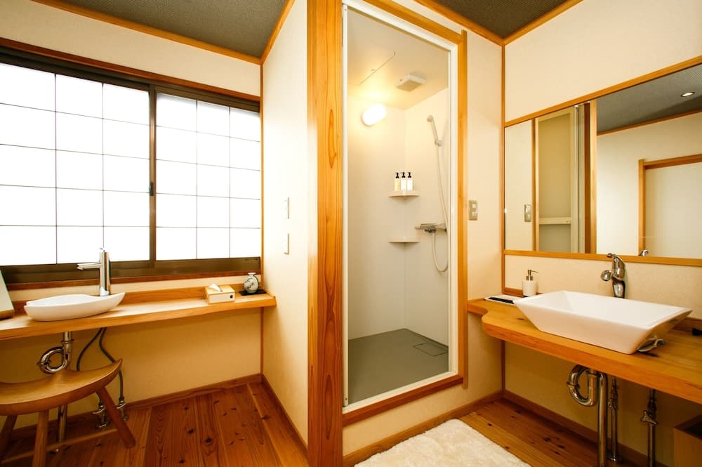 Bathroom shower