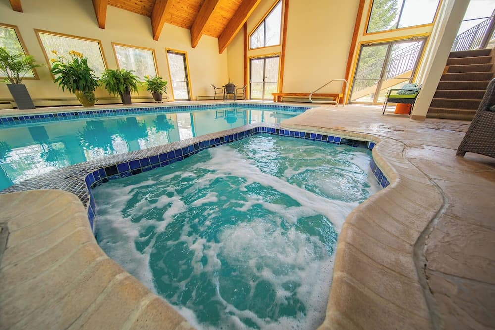 Indoor spa tub