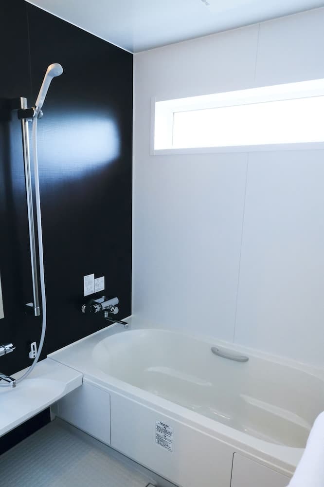 Deep soaking bathtub