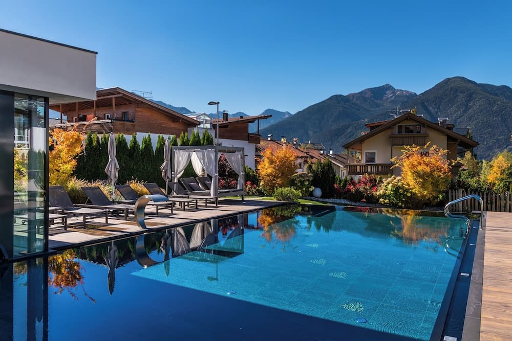 Infinity pool