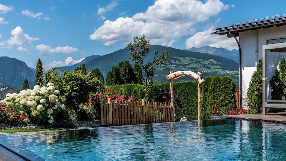 Infinity pool