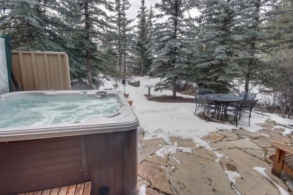Private spa tub