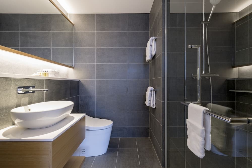 Bathroom shower