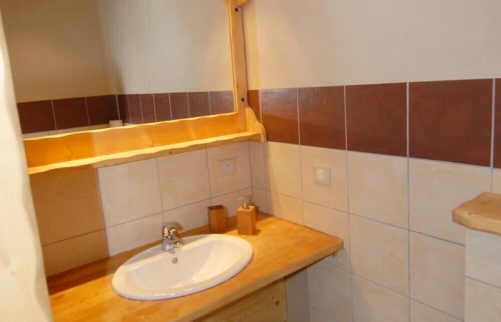 Bathroom sink