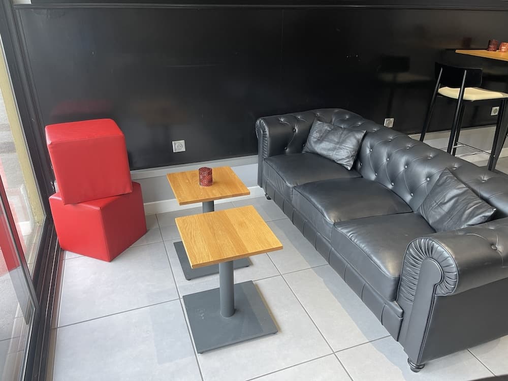 Lobby lounge