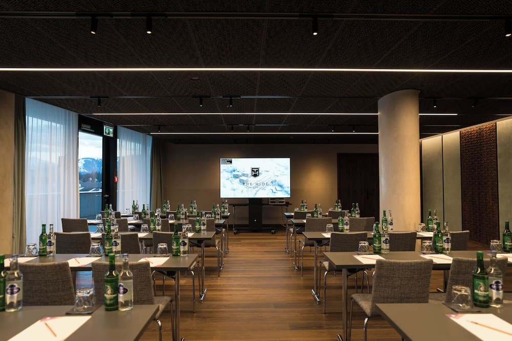 Meeting facility