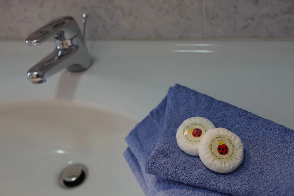 Bathroom sink