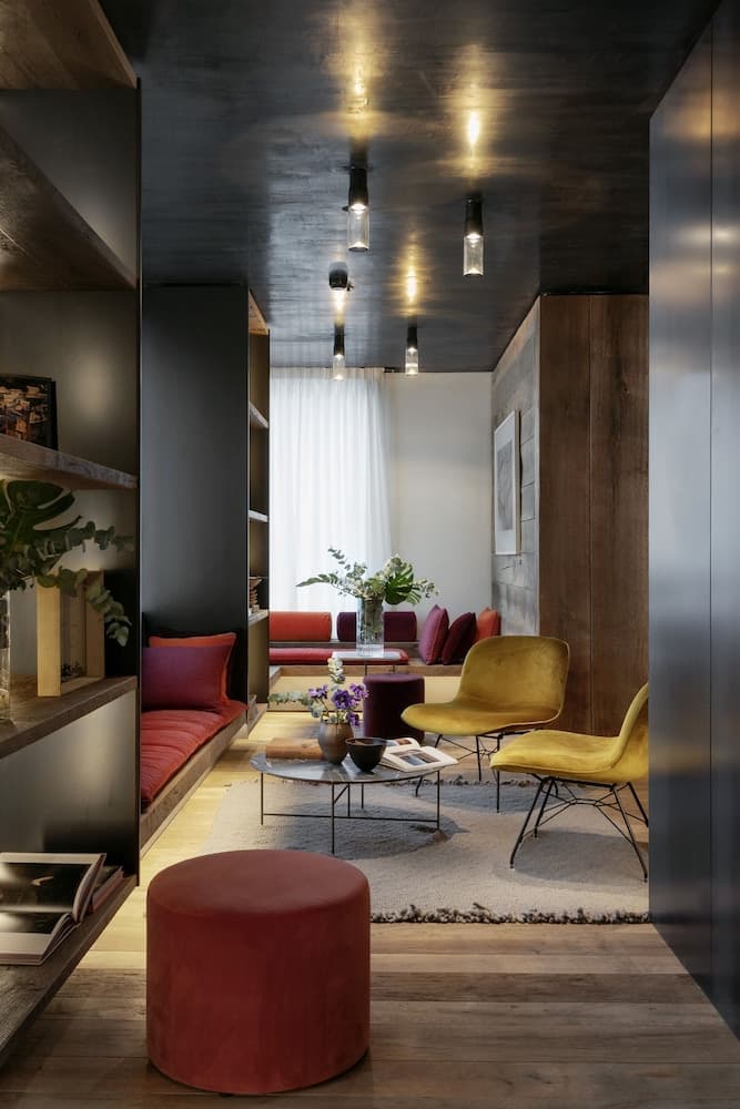 Lobby lounge