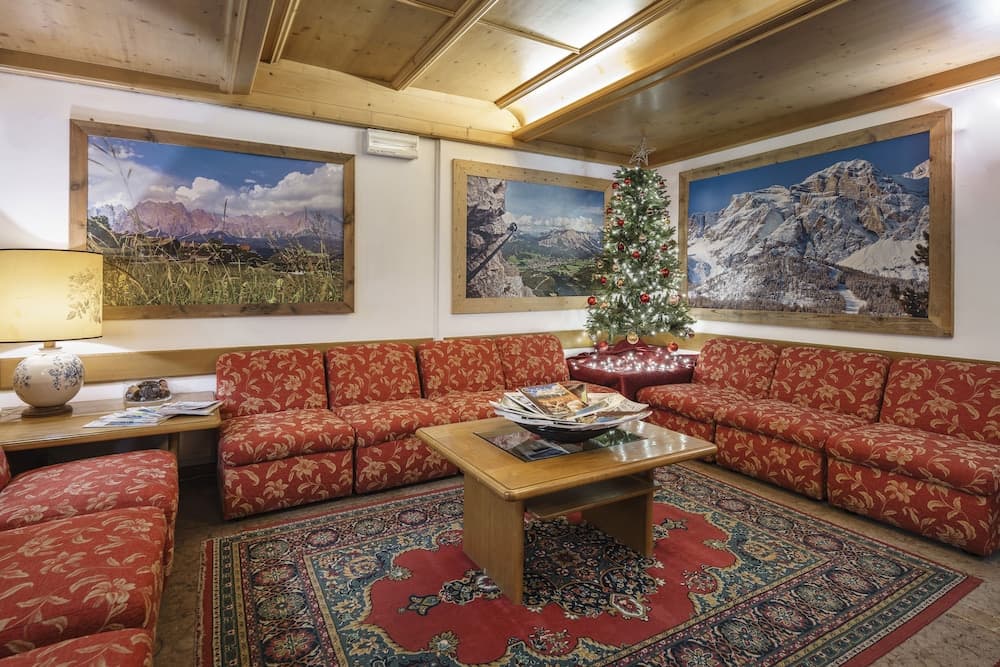 Lobby lounge