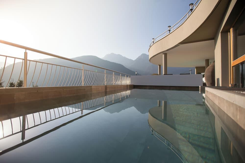Exercise/lap pool