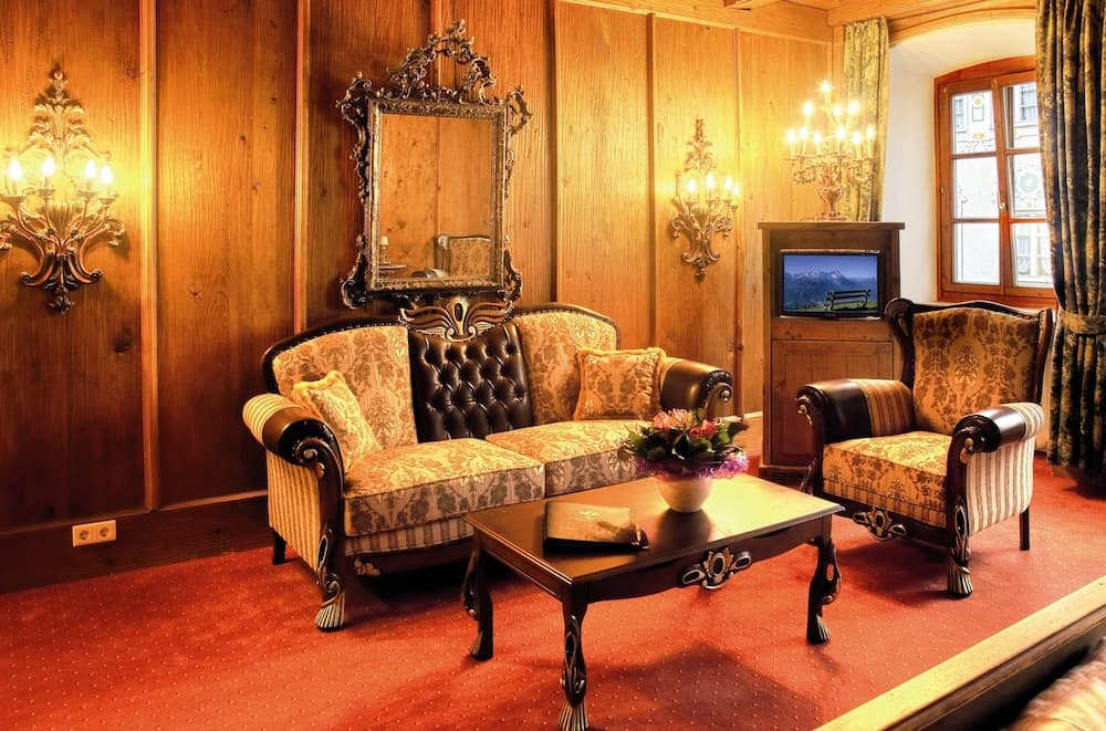 Lobby lounge