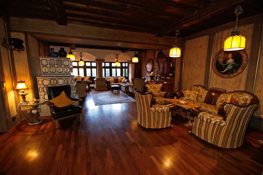 Lobby lounge