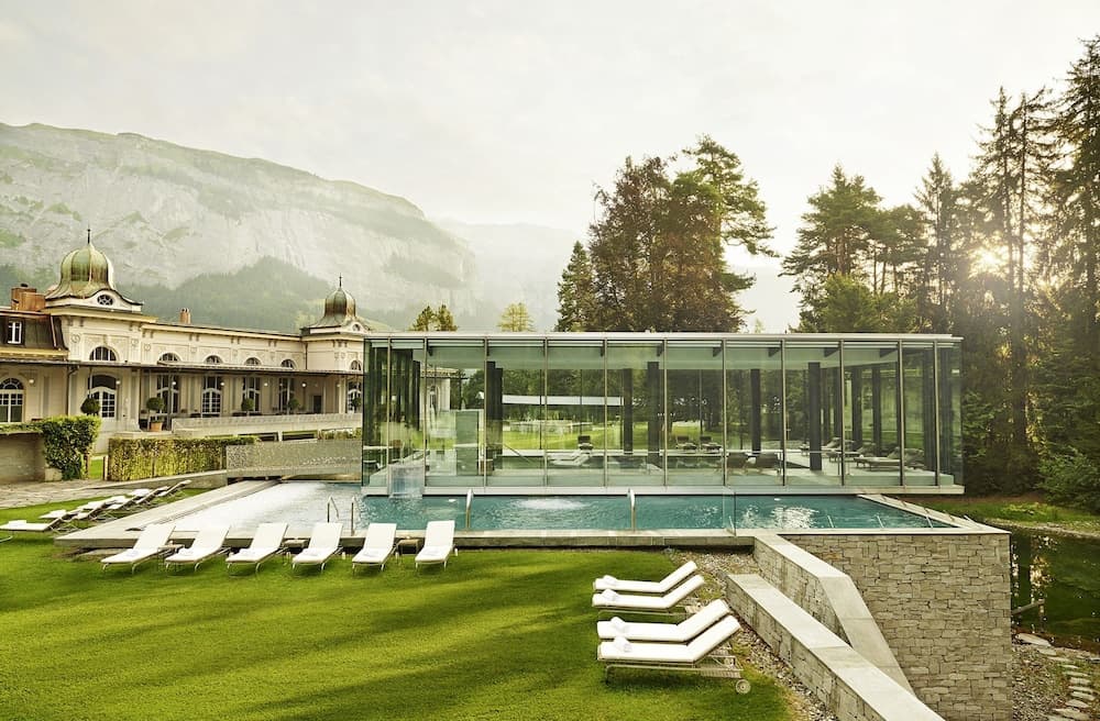 Indoor/outdoor pool