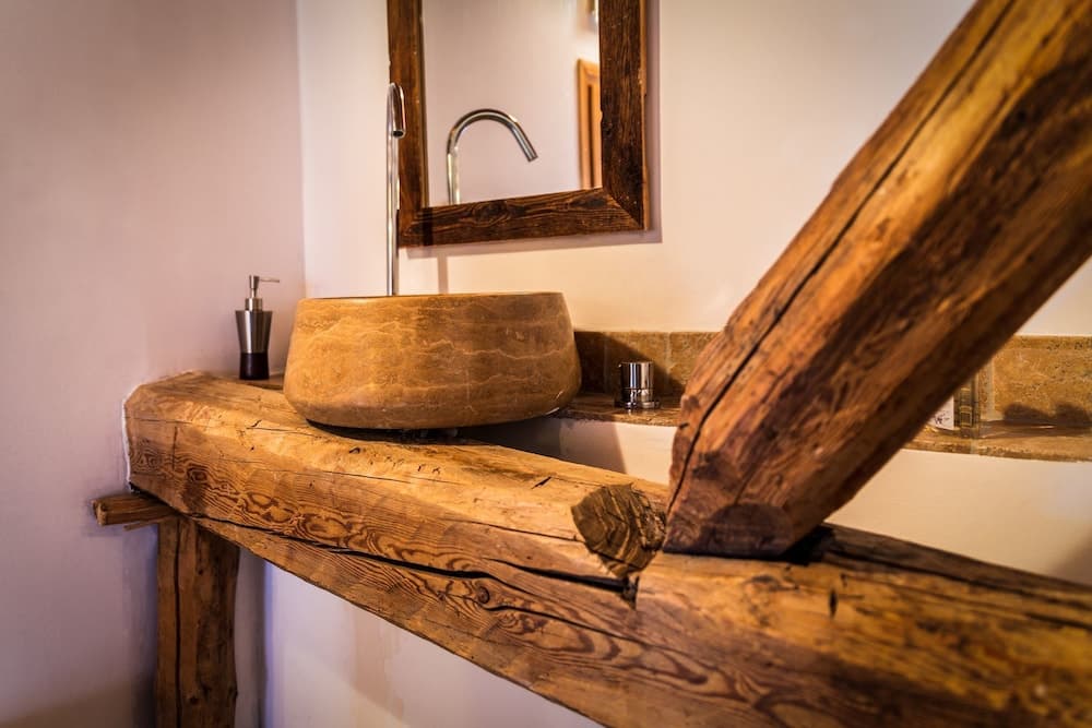 Bathroom sink