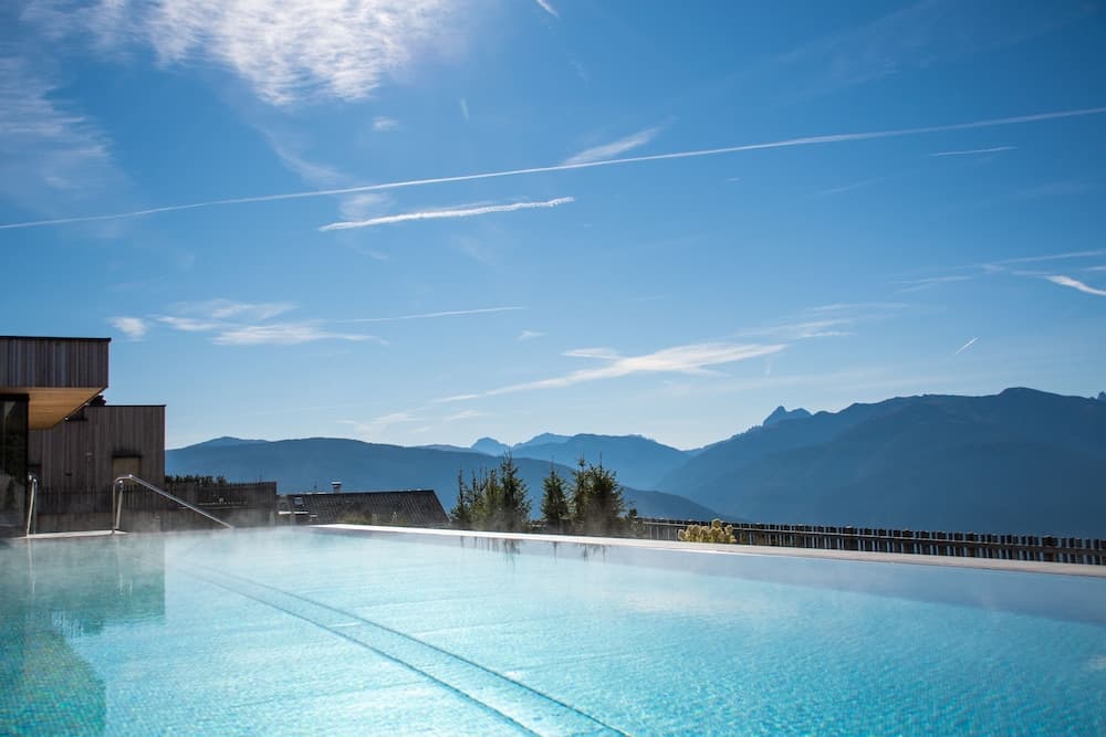 Infinity pool