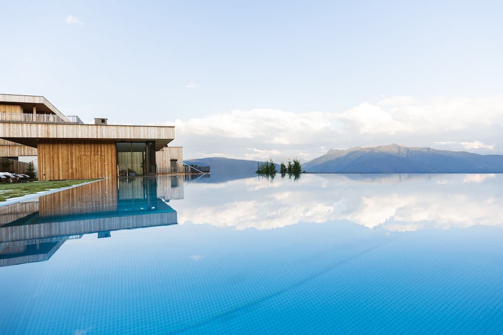 Infinity pool