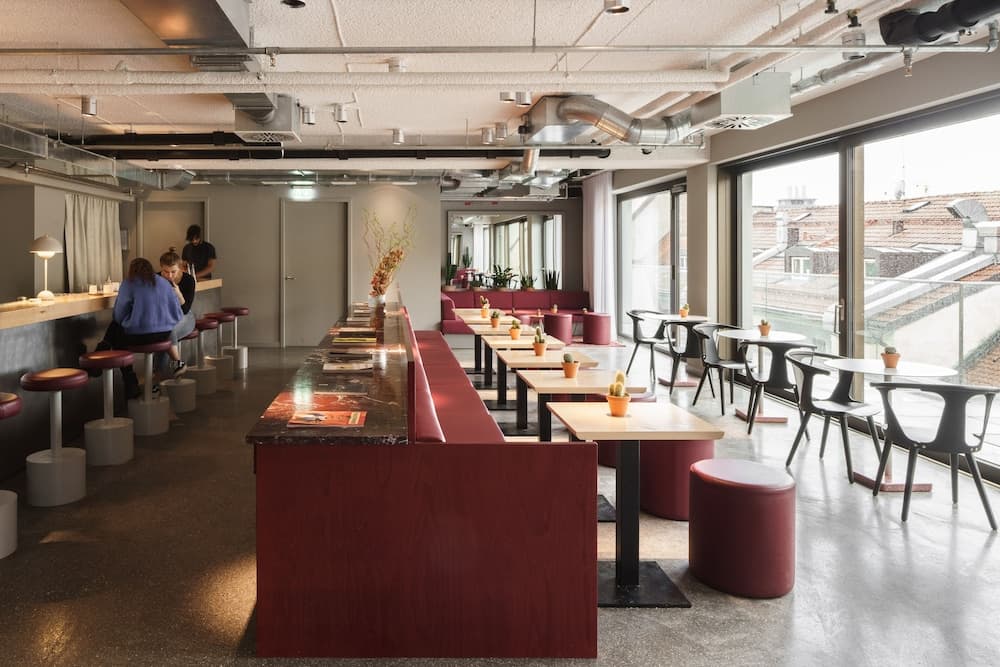 Lobby lounge