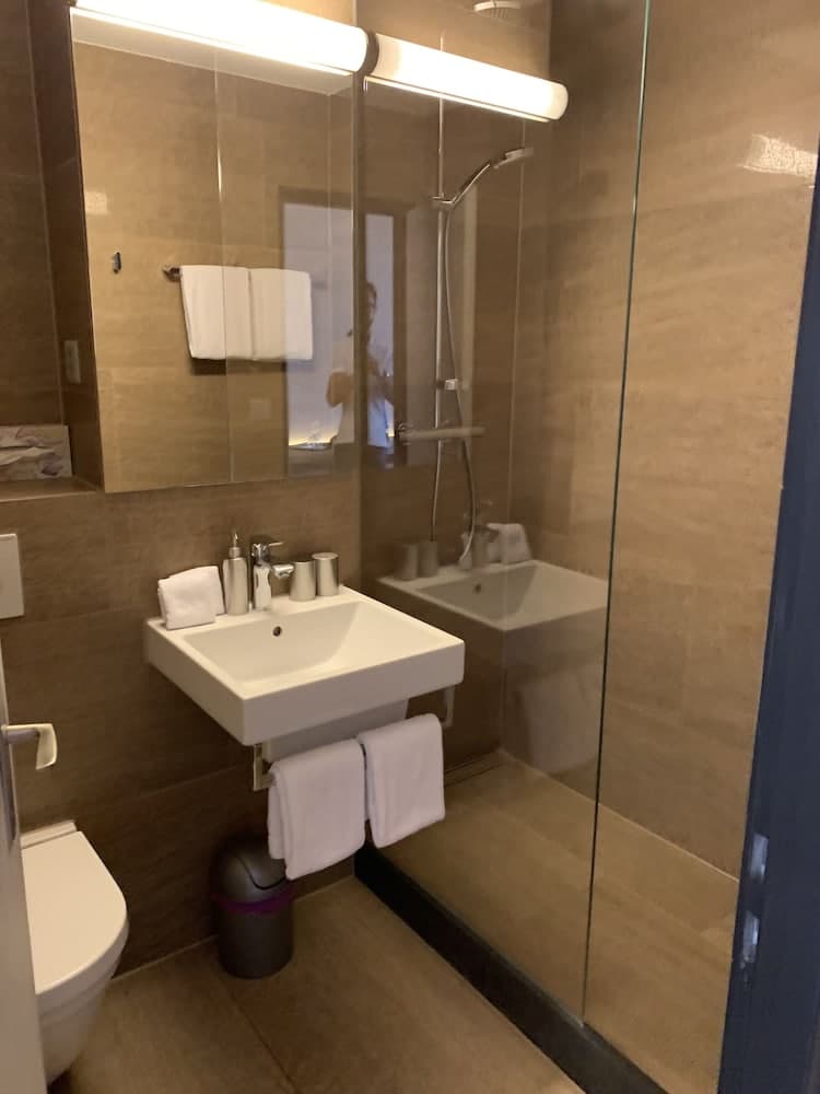 Bathroom amenities